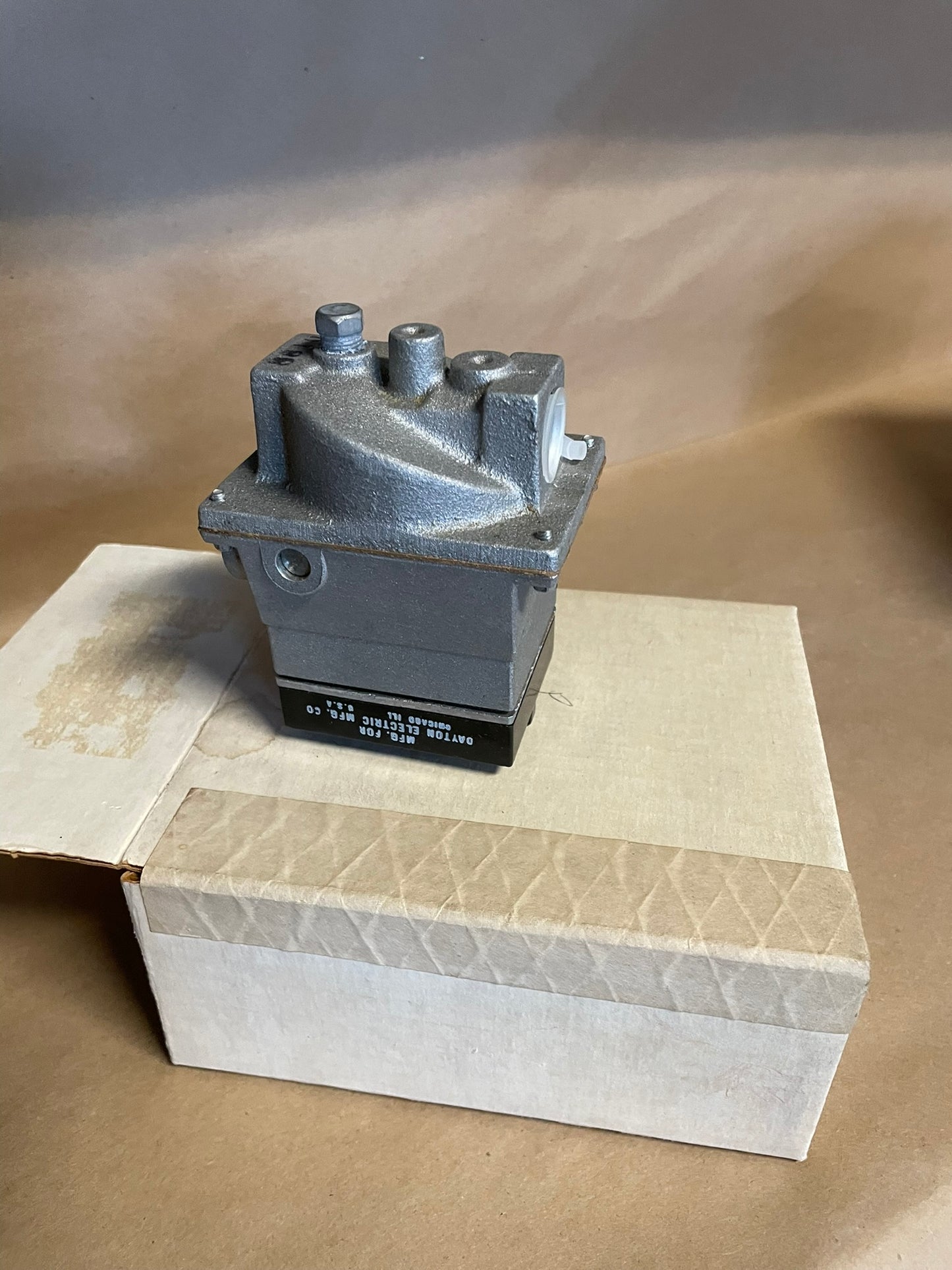 Dayton 2E228 Main Gas Valve 1/2" NOS