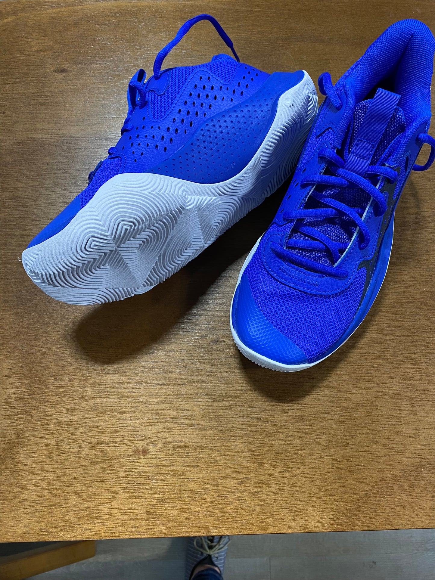 Boys Under Armour sneakers youth size 6 new in box