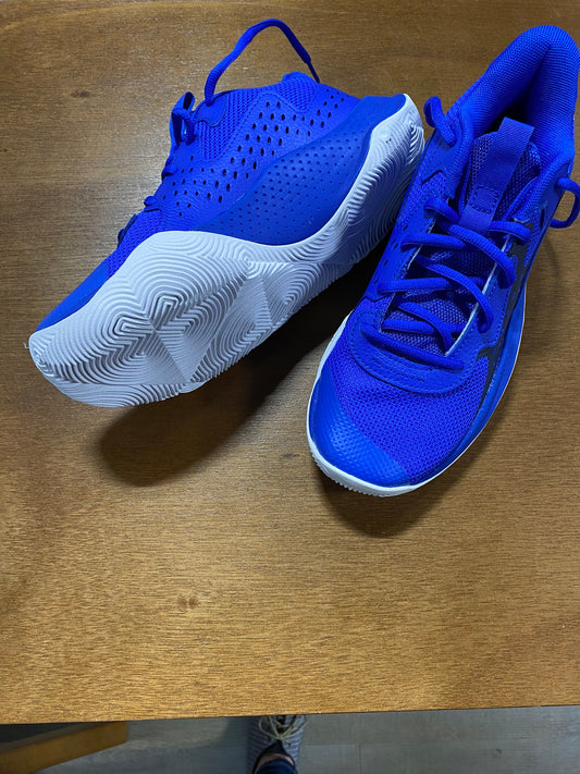 Boys Under Armour sneakers youth size 6 new in box