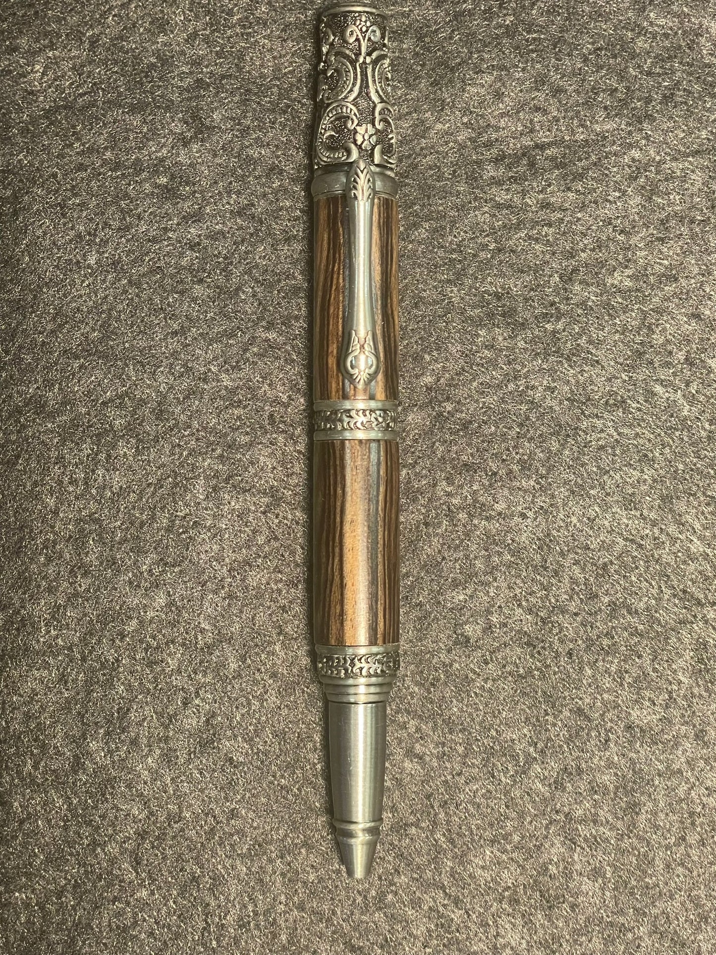 Victorian Pen with Black & White Ebony (Africa)