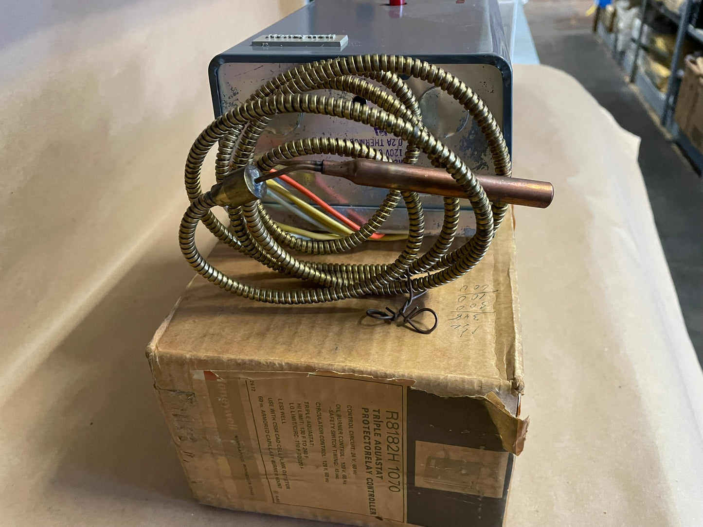 Honeywell R8182H 1070 Controller